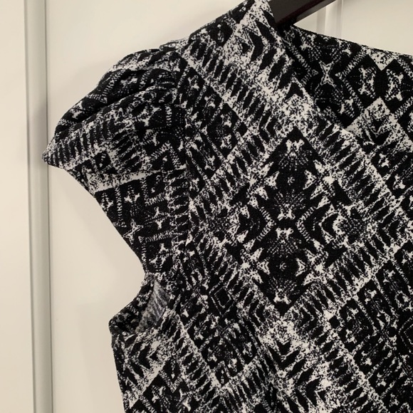 H&M fitted cap sleeve dress. - Picture 2 of 5